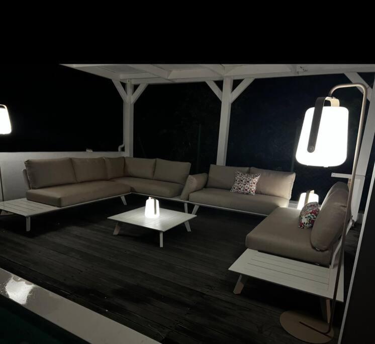 Spacieuse Villa Corossol Avec Piscine Et Jeux Exterieurs لو جوسيير المظهر الخارجي الصورة