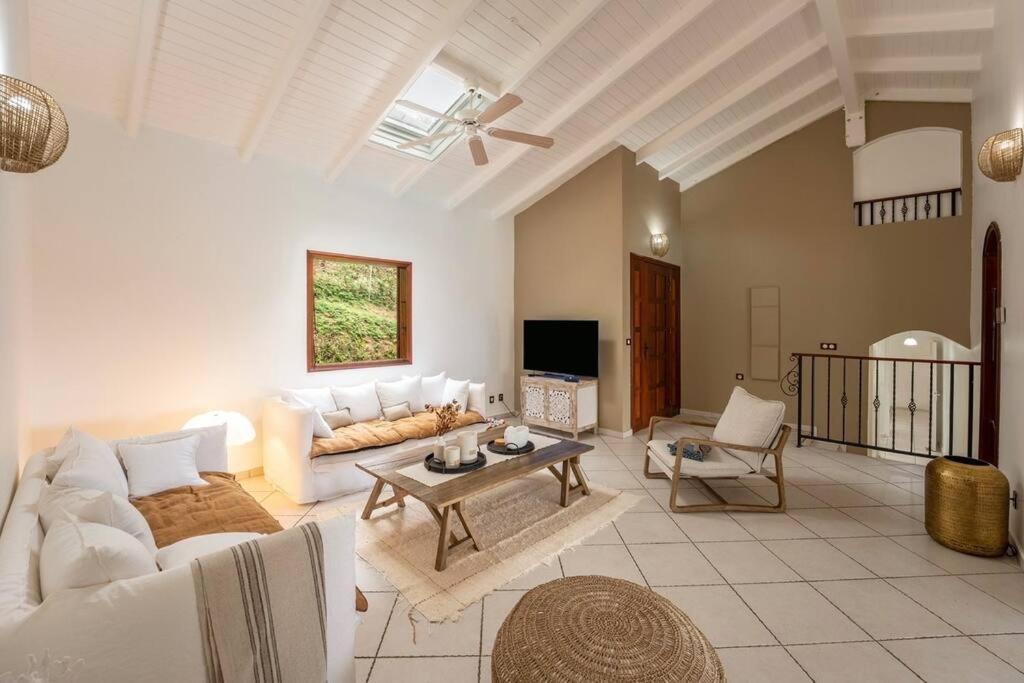 Spacieuse Villa Corossol Avec Piscine Et Jeux Exterieurs لو جوسيير المظهر الخارجي الصورة