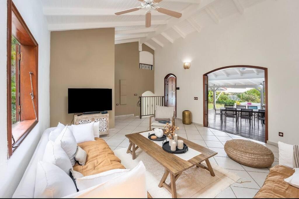 Spacieuse Villa Corossol Avec Piscine Et Jeux Exterieurs لو جوسيير المظهر الخارجي الصورة